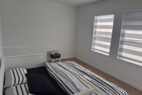 Снять в аренду виллу или дом в Хомстед, Флорида 4 спальни, 273.5м2, № 2035029 - фото 20