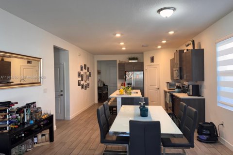 Снять в аренду виллу или дом в Хомстед, Флорида 4 спальни, 273.5м2, № 2035029 - фото 27