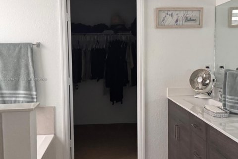 Снять в аренду виллу или дом в Хомстед, Флорида 4 спальни, 273.5м2, № 2035029 - фото 25