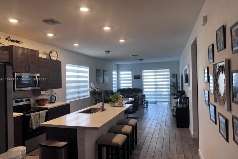 Снять в аренду виллу или дом в Хомстед, Флорида 4 спальни, 273.5м2, № 2035029 - фото 14