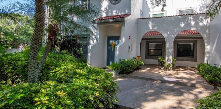 Condominio en Saint Petersburg, Florida, 2 dormitorios  № 2091979