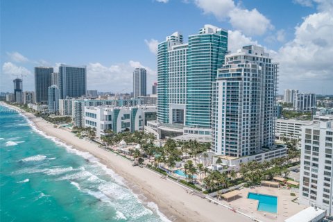 Condominio en alquiler en Hollywood, Florida, 2 dormitorios, 200.39 m2 № 1938401 - foto 27