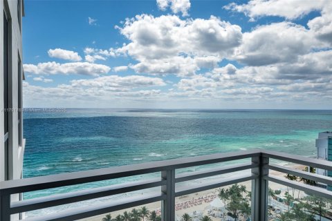 Condominio en alquiler en Hollywood, Florida, 2 dormitorios, 200.39 m2 № 1938401 - foto 10