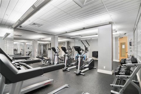 Condo in Hollywood, Florida, 1 bedroom  № 815768 - photo 1
