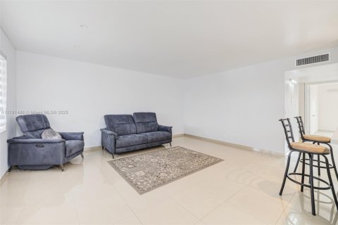 Condo in Delray Beach, Florida, 2 bedrooms  № 1868669 - photo 11