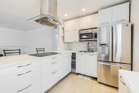 Condo in Delray Beach, Florida, 2 bedrooms  № 1868669 - photo 1