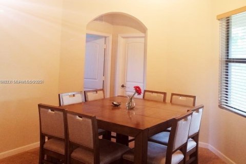 Villa ou maison à louer à Miami, Floride: 4 chambres, 227.52 m2 № 1993514 - photo 9