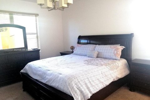 Villa ou maison à louer à Miami, Floride: 4 chambres, 227.52 m2 № 1993514 - photo 11