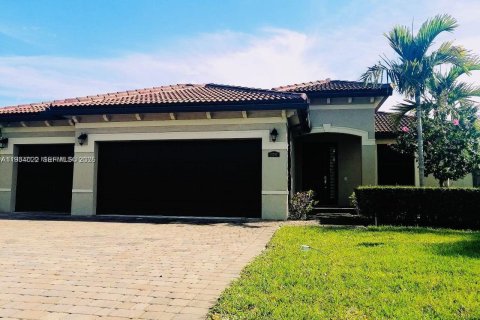 Villa ou maison à Miami, Floride 4 chambres, 227.52 m2 № 1993514