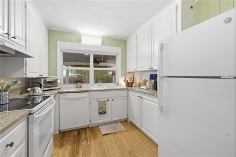 House in Bradenton, Florida 2 bedrooms, 125.23 sq.m. № 2206589 - photo 9