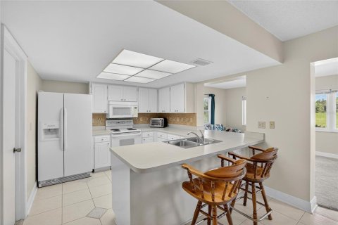 Condo in Sun City Center, Florida, 2 bedrooms  № 1915185 - photo 18