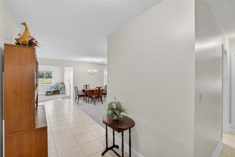 Condo in Sun City Center, Florida, 2 bedrooms  № 1915185 - photo 8