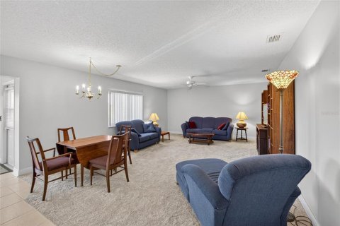 Condo in Sun City Center, Florida, 2 bedrooms  № 1915185 - photo 9
