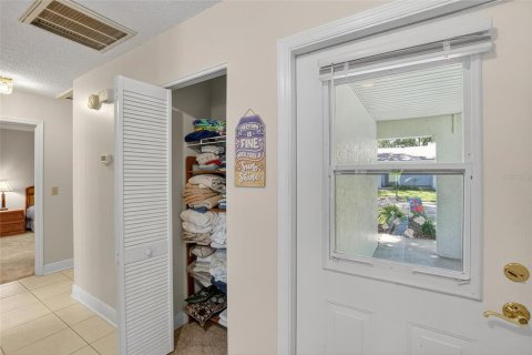 Condo in Sun City Center, Florida, 2 bedrooms  № 1915185 - photo 25