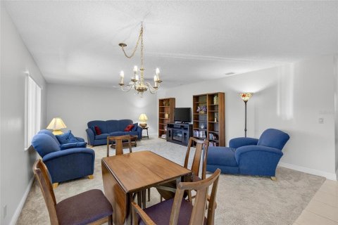 Condo in Sun City Center, Florida, 2 bedrooms  № 1915185 - photo 10