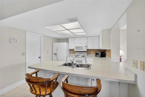 Condo in Sun City Center, Florida, 2 bedrooms  № 1915185 - photo 19