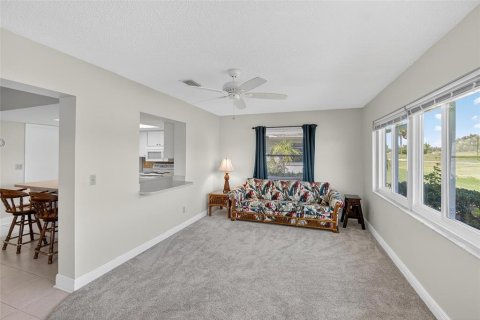 Condo in Sun City Center, Florida, 2 bedrooms  № 1915185 - photo 24