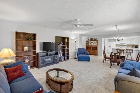 Condo in Sun City Center, Florida, 2 bedrooms  № 1915185 - photo 12