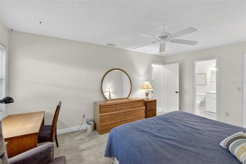 Condo in Sun City Center, Florida, 2 bedrooms  № 1915185 - photo 27