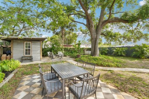 House in Tampa, Florida 3 bedrooms, 99.59 sq.m. № 1716696 - photo 30