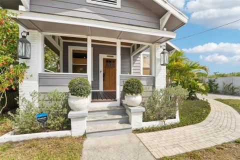 House in Tampa, Florida 3 bedrooms, 99.59 sq.m. № 1716696 - photo 2