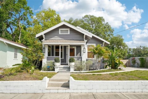 House in Tampa, Florida 3 bedrooms, 99.59 sq.m. № 1716696 - photo 1