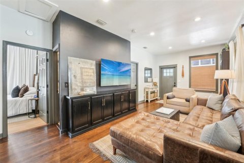 House in Tampa, Florida 3 bedrooms, 99.59 sq.m. № 1716696 - photo 5