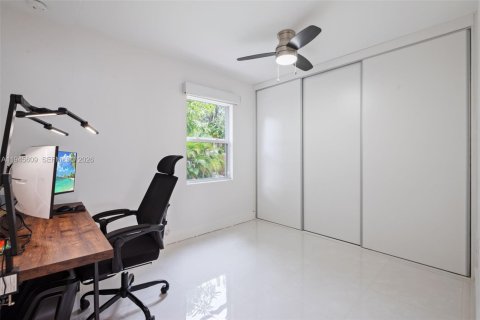 Casa en venta en Miami, Florida, 3 dormitorios, 160.44 m2 № 2002017 - foto 18
