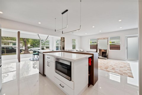 Casa en venta en Miami, Florida, 3 dormitorios, 160.44 m2 № 2002017 - foto 11