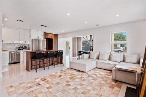 Casa en venta en Miami, Florida, 3 dormitorios, 160.44 m2 № 2002017 - foto 6