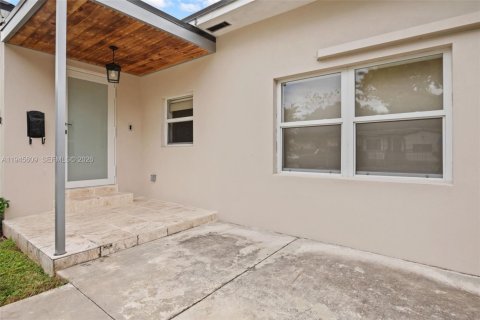 Casa en venta en Miami, Florida, 3 dormitorios, 160.44 m2 № 2002017 - foto 3