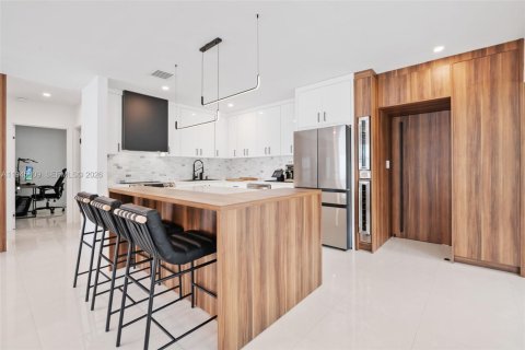 Casa en venta en Miami, Florida, 3 dormitorios, 160.44 m2 № 2002017 - foto 8