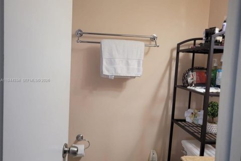 Copropriété à vendre à Hialeah, Floride: 2 chambres, 75.44 m2 № 2002086 - photo 13