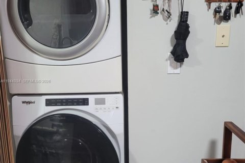 Copropriété à vendre à Hialeah, Floride: 2 chambres, 75.44 m2 № 2002086 - photo 9