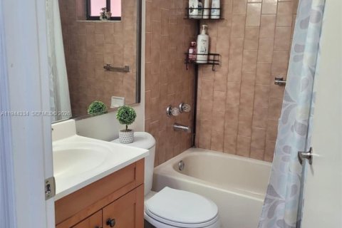 Copropriété à vendre à Hialeah, Floride: 2 chambres, 75.44 m2 № 2002086 - photo 10