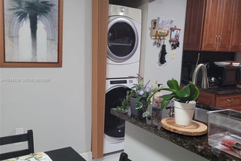 Copropriété à vendre à Hialeah, Floride: 2 chambres, 75.44 m2 № 2002086 - photo 14