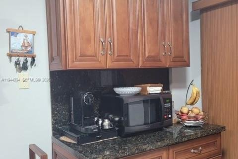 Copropriété à vendre à Hialeah, Floride: 2 chambres, 75.44 m2 № 2002086 - photo 4