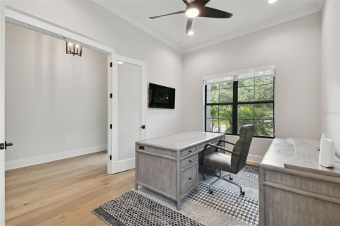 House in Tampa, Florida 5 bedrooms, 376.72 sq.m. № 1787399 - photo 10