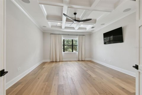 House in Tampa, Florida 5 bedrooms, 376.72 sq.m. № 1787399 - photo 29