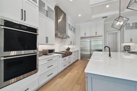 House in Tampa, Florida 5 bedrooms, 376.72 sq.m. № 1787399 - photo 23