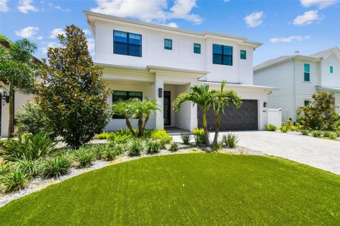 House in Tampa, Florida 5 bedrooms, 376.72 sq.m. № 1787399 - photo 7