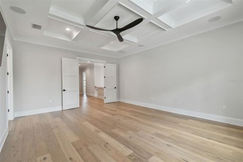 House in Tampa, Florida 5 bedrooms, 376.72 sq.m. № 1787399 - photo 30
