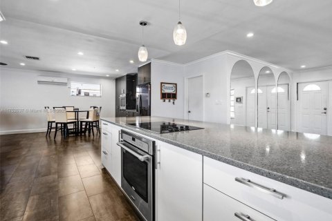 Casa en venta en Hollywood, Florida, 4 dormitorios, 226.5 m2 № 1991839 - foto 9