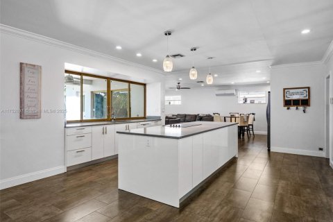Casa en venta en Hollywood, Florida, 4 dormitorios, 226.5 m2 № 1991839 - foto 8