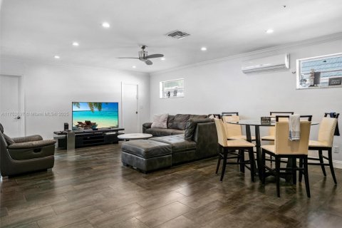 Casa en venta en Hollywood, Florida, 4 dormitorios, 226.5 m2 № 1991839 - foto 13