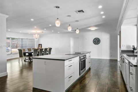 Casa en venta en Hollywood, Florida, 4 dormitorios, 226.5 m2 № 1991839 - foto 6