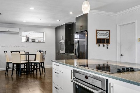 Casa en venta en Hollywood, Florida, 4 dormitorios, 226.5 m2 № 1991839 - foto 12