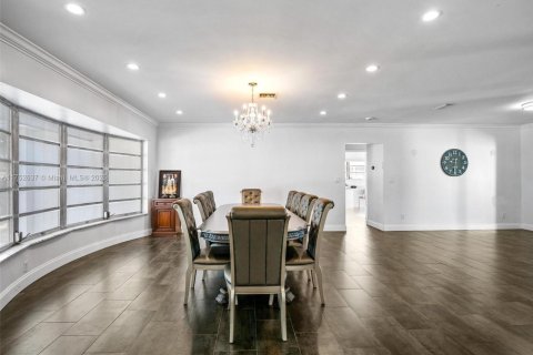 Casa en venta en Hollywood, Florida, 4 dormitorios, 226.5 m2 № 1991839 - foto 4