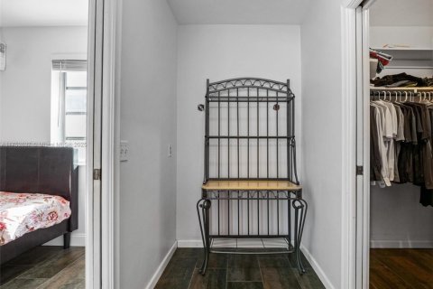 Casa en venta en Hollywood, Florida, 4 dormitorios, 226.5 m2 № 1991839 - foto 28