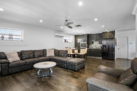 Casa en venta en Hollywood, Florida, 4 dormitorios, 226.5 m2 № 1991839 - foto 17